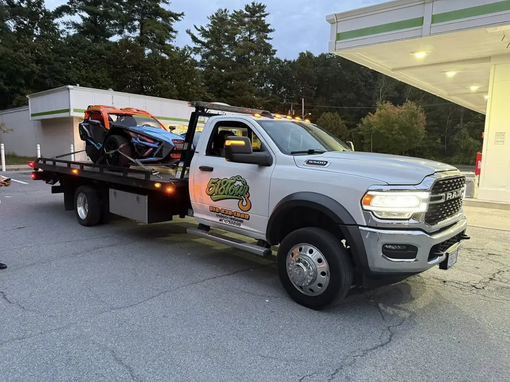 518 Tow transporting a Slingshot